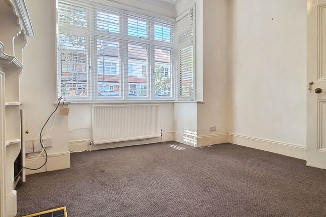 25, Convent Gardens, Ealing photo 4