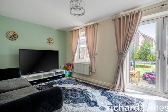 53, Homington Avenue, Swindon photo 4