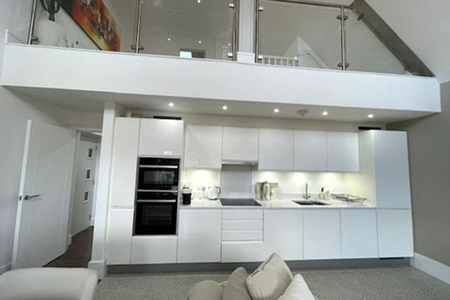 2 Stowe Apartments, Station Road, Bourne End photo 5