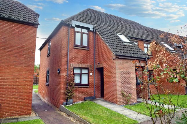 Thumbnail Flat for sale in The Lawns, Stevenage, Hertfordshire