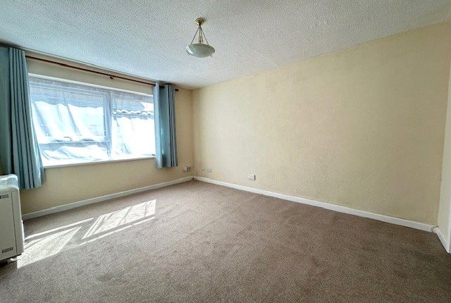 7, Trent Road, Haydon Wick photo 3