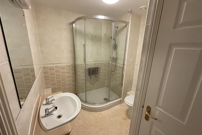 Flat for sale in Kings Road, Horsham, West Sussex