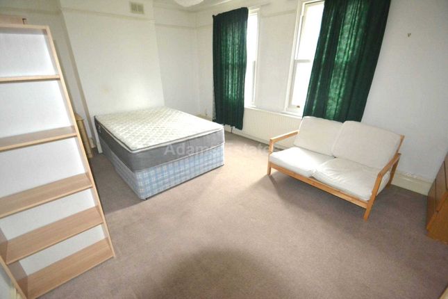 Room to rent in Basingstoke Road, Reading