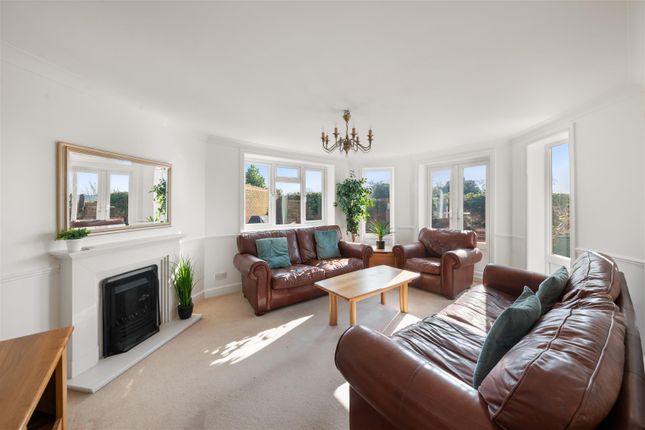 4, Anderson Close, Uxbridge photo 2