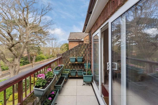 13, Falcon Close, Northwood photo 4