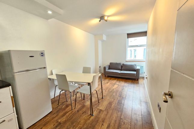 Thumbnail Flat to rent in London Road, Redhill