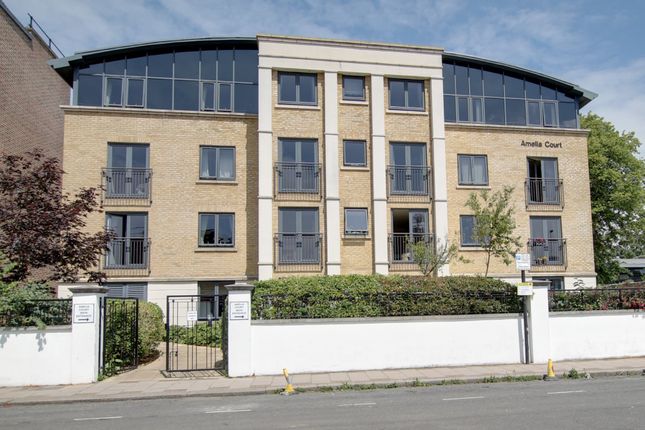 Flat to rent in Union Place, Worthing
