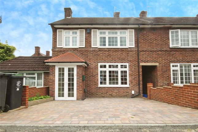 Thumbnail Terraced house to rent in Bushfields, Loughton