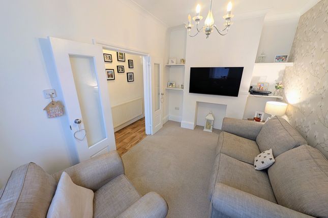 208, Park Road, Cowes photo 4