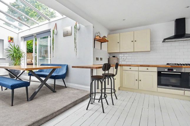 28, Wings Road, Surrey photo 3