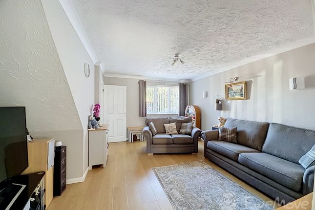 17, Brantwood, Worcester photo 4