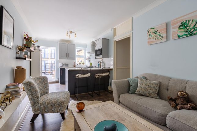 Flat for sale in Hoe Street, London