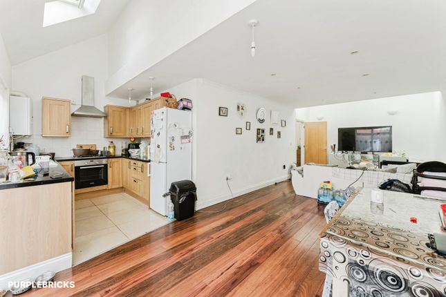 2b, Alexandra Road, London photo 3