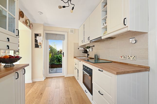 7, Lockerby Grove, Liberton, Edinburgh photo 4