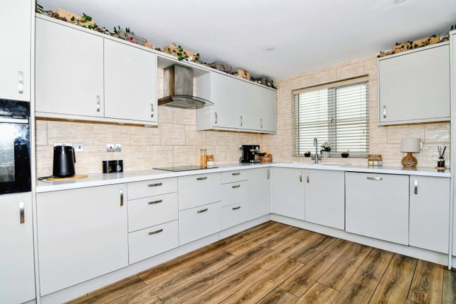 19, St. Andrews Close, Holsworthy photo 2
