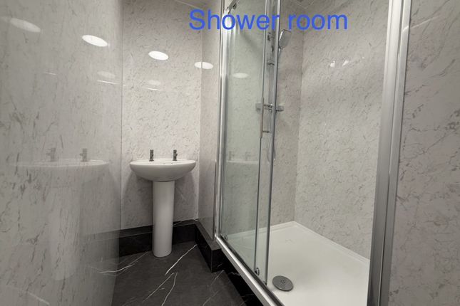 12 Grange Avenue , Grange Avenue, Leeds photo 4