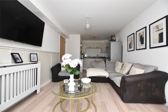3, Whitby Court, East Ardsley photo 2
