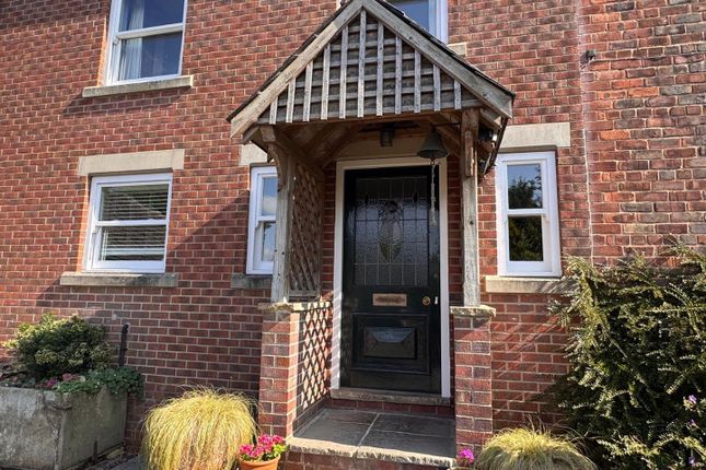 9, New Village Road, Little Weighton photo 2