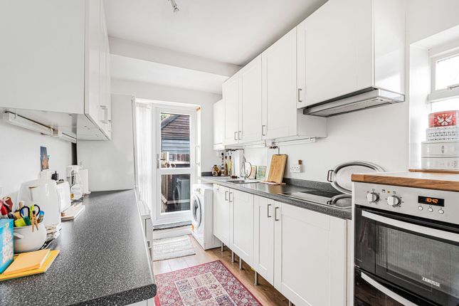 14 Holders Hill Avenue, London photo 4