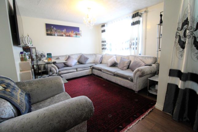 55, Laurel Lane, West Drayton photo 2