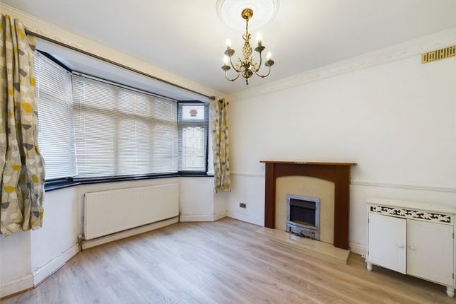 182, Ardleigh Green Road, Essex photo 5
