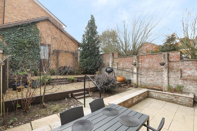 8 Heathfield Close, Chesterfield photo 4
