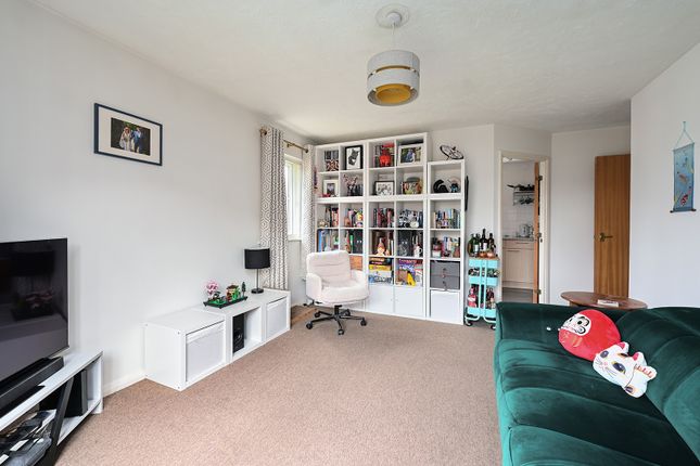 37, Corfe Way, Farnborough photo 3