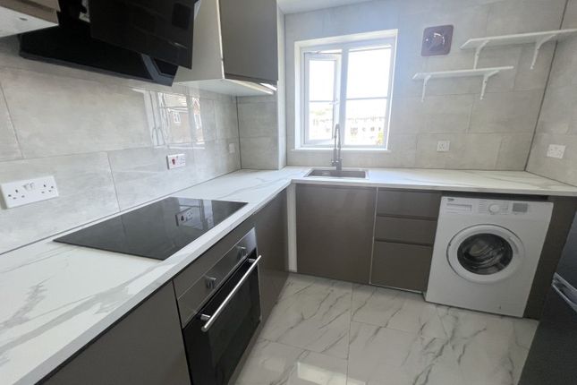 204, Redford Close, Feltham photo 2