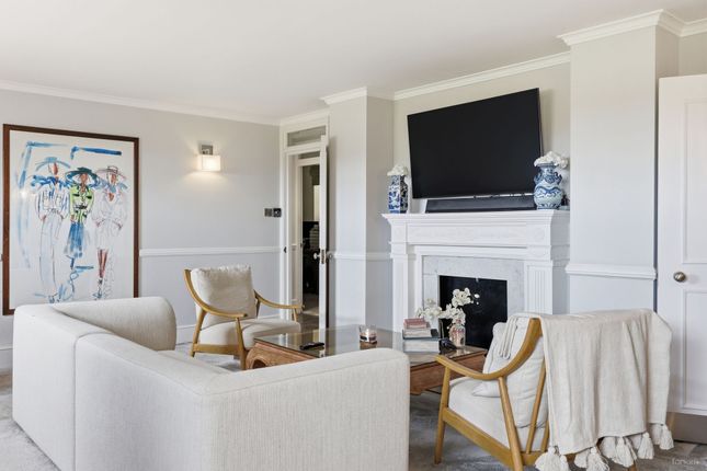 23 Thorndon Hall Thorndon Park, Brentwood photo 3