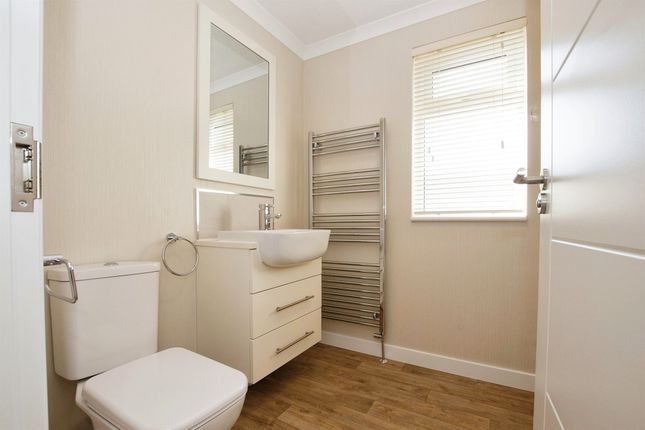 Mobile/park home for sale in London Road, Stockbridge