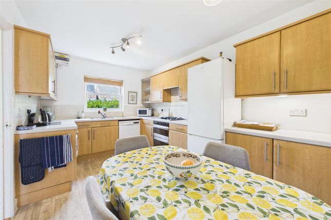 6, Rudkin Place, Fishbourne photo 3