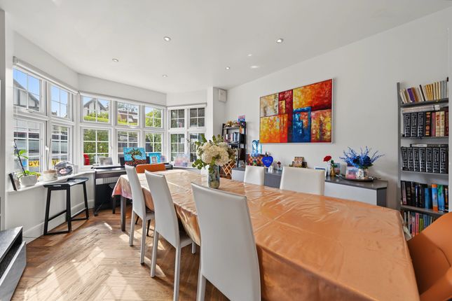 30 Heathfield Gardens, London photo 4