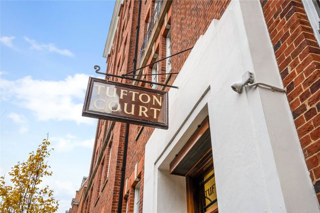 Flat for sale in Tufton Street, London