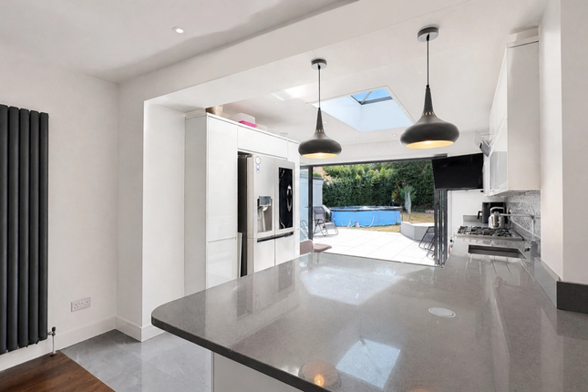 13, Drake Avenue, Torquay photo 4