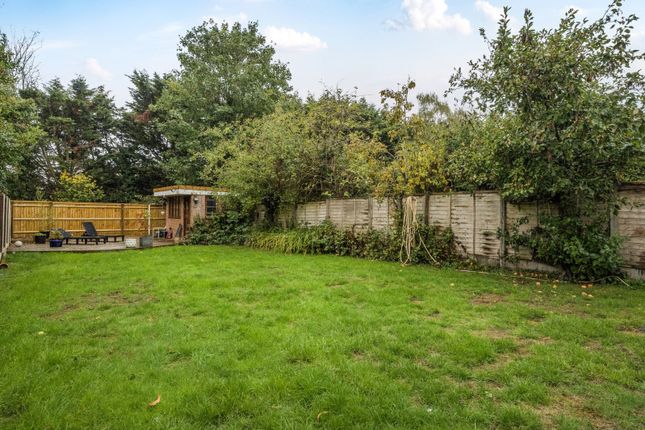 3, Plough Lane, Buckinghamshire photo 4