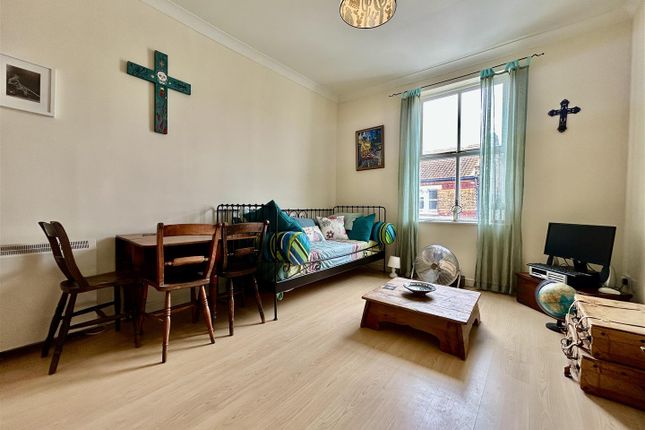 Flat 4, 17, Ethelbert Road, Margate photo 2