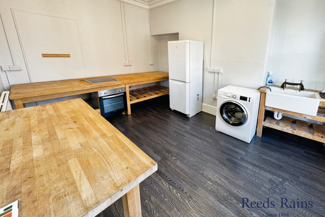 Flat, 571, Holderness Road, East Riding of Yorkshi photo 5