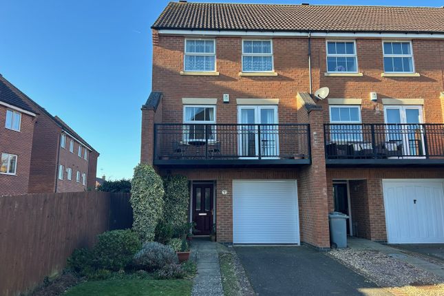 End terrace house for sale in Tarragon Way, Bourne