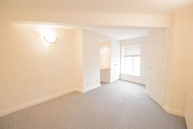 9a The Green, Bradford photo 4