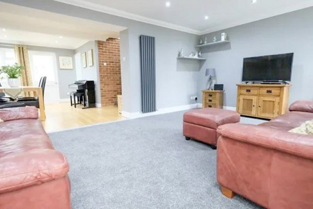 14, Hillview, Bicknacre photo 4
