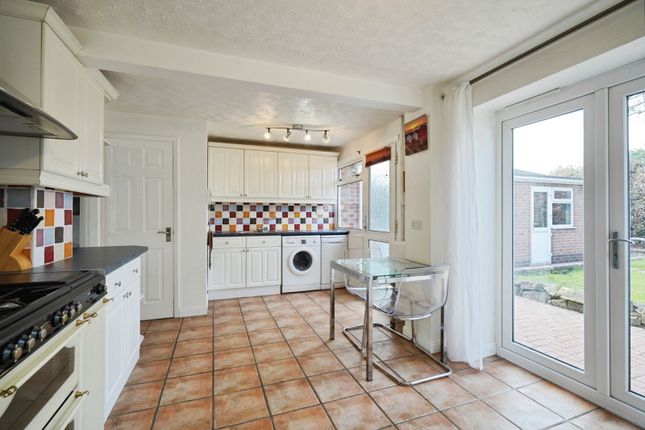 82, Jordan Avenue, Burton-on-Trent photo 3