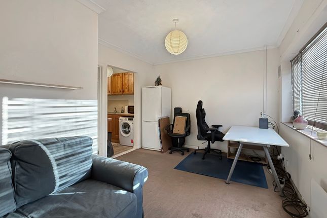 14, Clingoe Court, Colchester photo 4