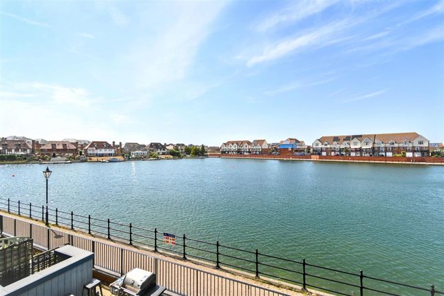 83B, Long Beach View, Eastbourne photo 2