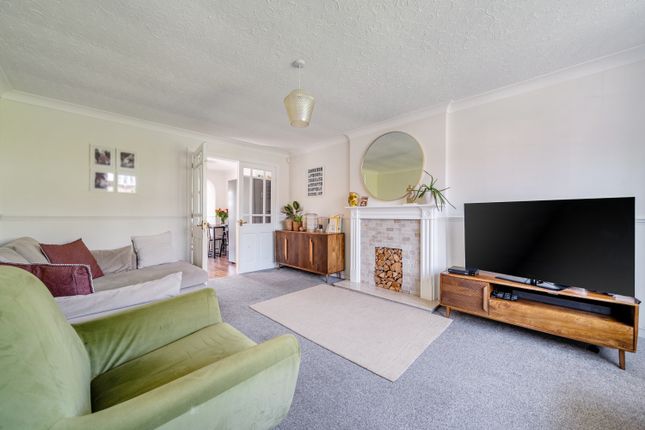 18, South View Crescent, Leeds photo 3