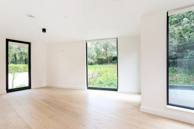 Flat 7, 252, Finchley Road, London photo 3