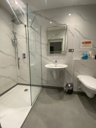 Room 3, Flat 6, 121, Gloucester Place, London photo 3
