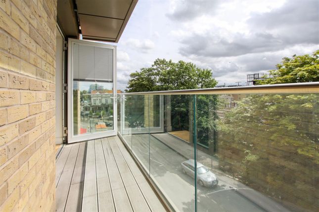 27, Yardley Court, West Drayton photo 2