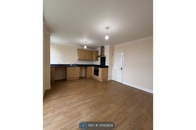 1-bed flat on Exmouth, £775/mo