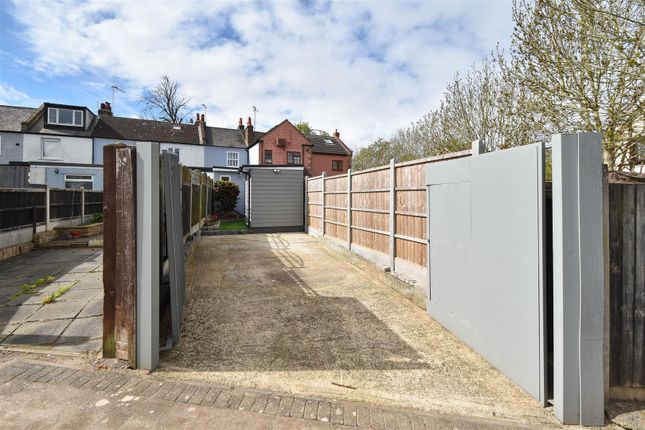 263, Coxtie Green Road, Brentwood photo 3