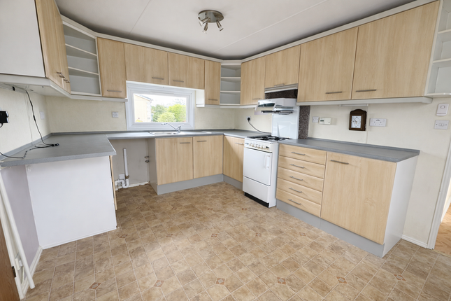 16, Woodland View, Norwich photo 4